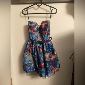Super cute size small strapless, shirt dress.